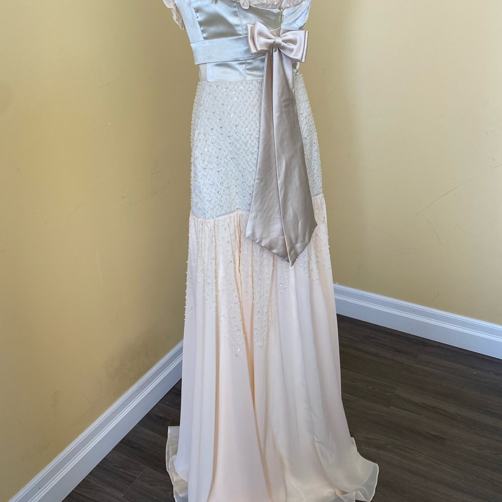 Strapless Ruffle Corset Top Wedding Dress - XS - Picture 4 of 15
